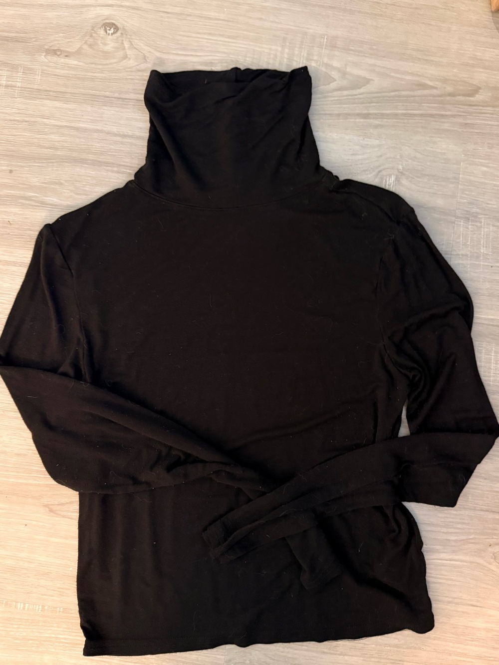 Classic Black Women's Turtleneck Sweater - Sleek Everyday Staple